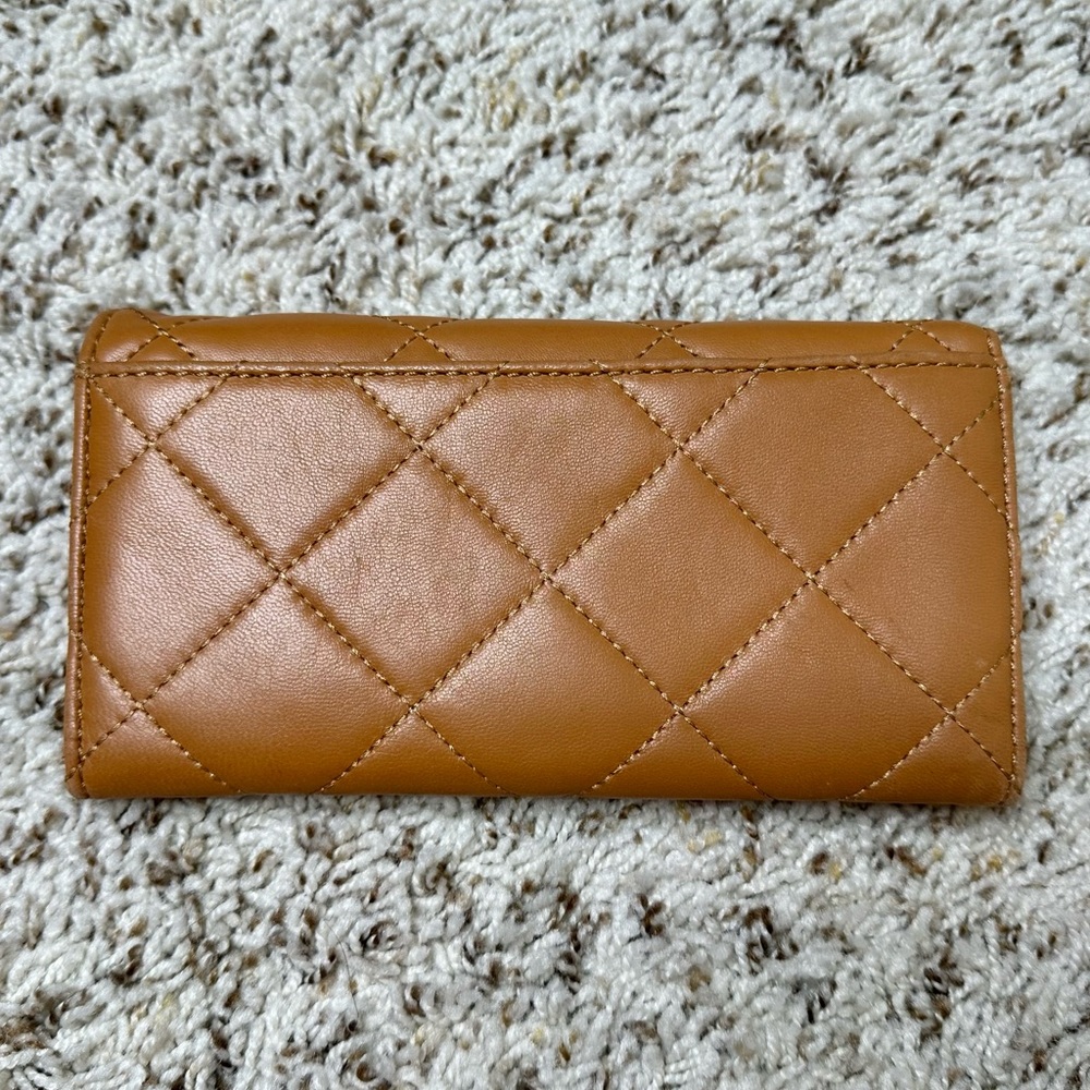 Michael Kors Lether Wallet - Picture 3 of 5